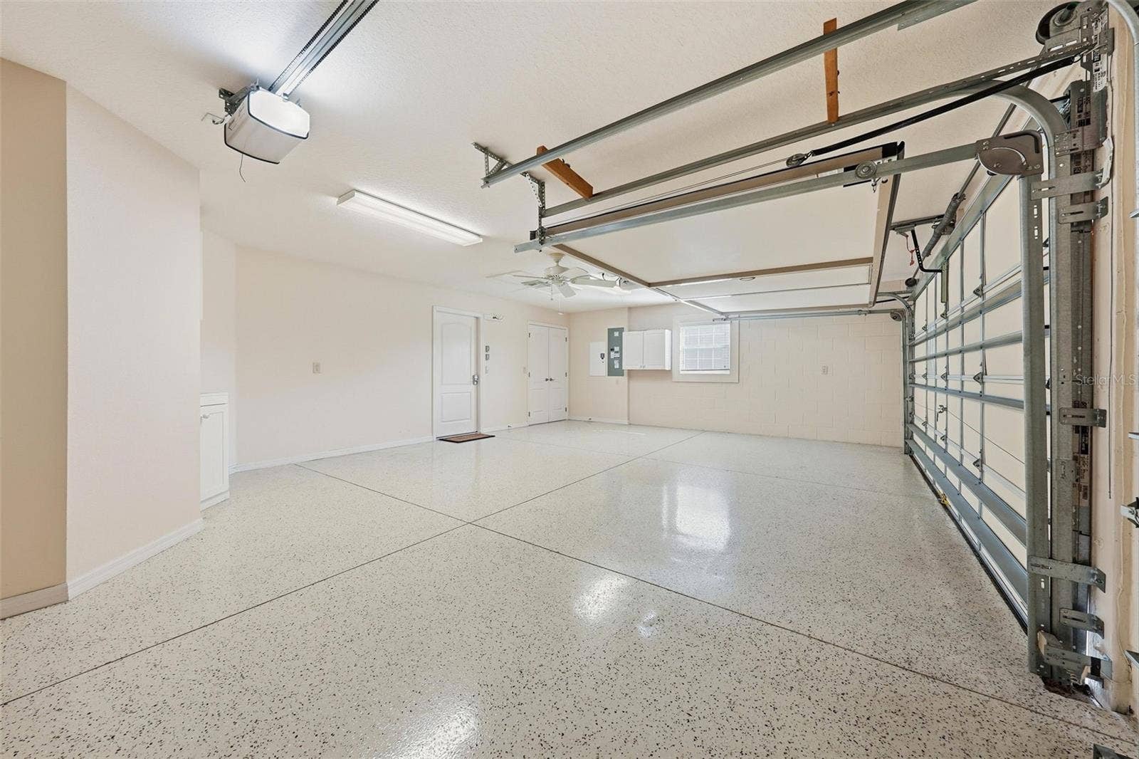 1385 HACKBERRY PLACE, The Villages, FL 32163 1385 HACKBERRY PLACE, The Villages, FL 32163