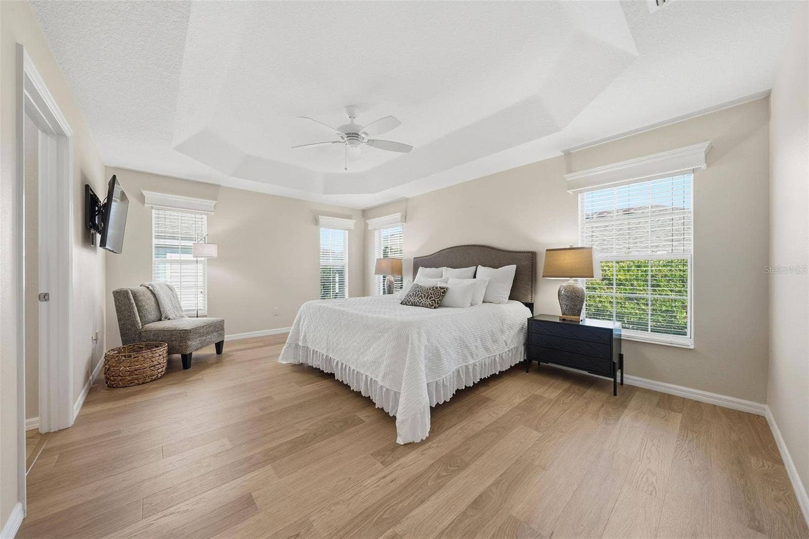 1385 HACKBERRY PLACE, The Villages, FL 32163 1385 HACKBERRY PLACE, The Villages, FL 32163