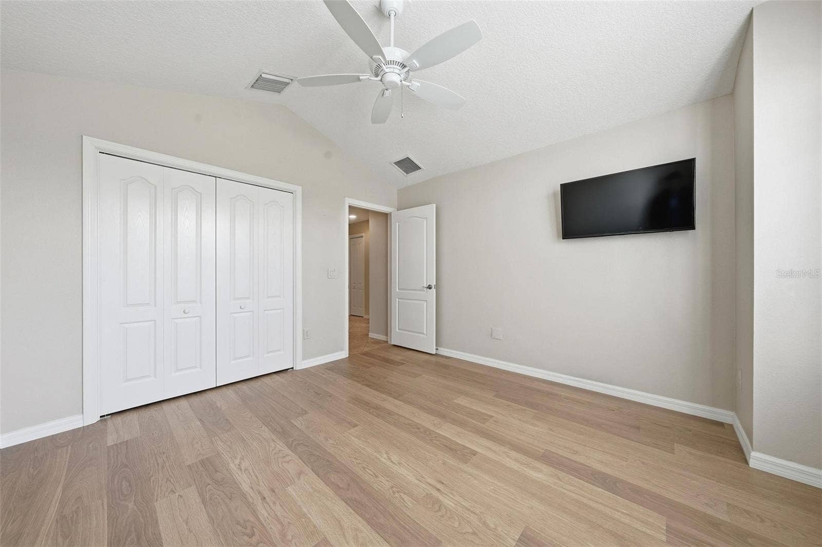 1385 HACKBERRY PLACE, The Villages, FL 32163 1385 HACKBERRY PLACE, The Villages, FL 32163
