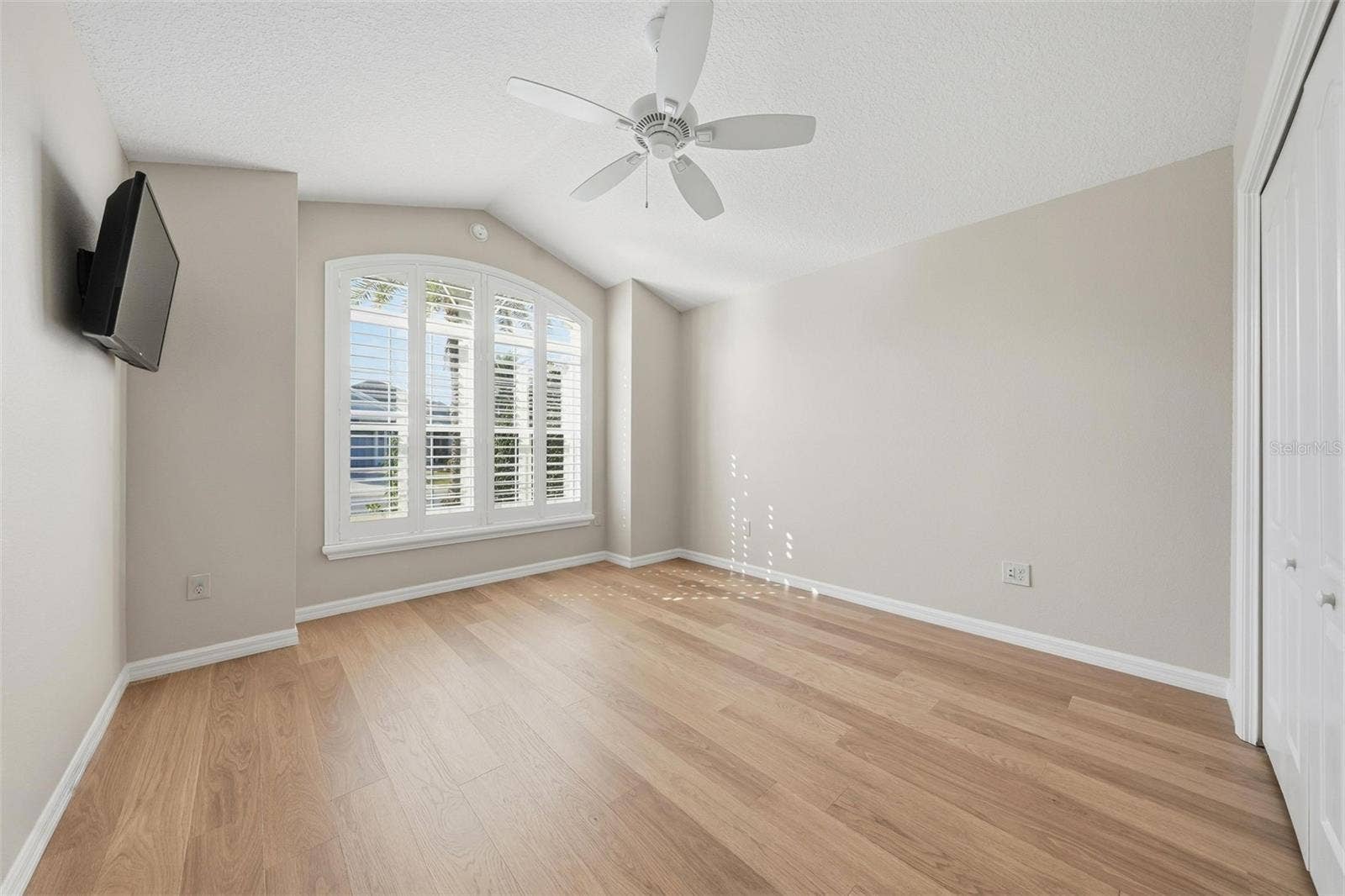 1385 HACKBERRY PLACE, The Villages, FL 32163 1385 HACKBERRY PLACE, The Villages, FL 32163