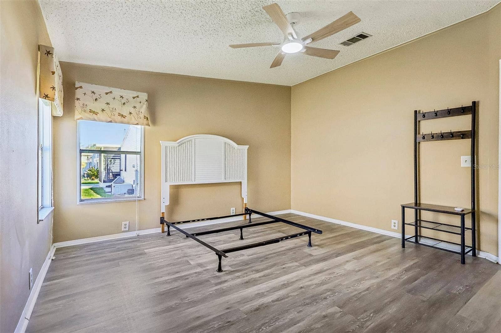 25109 CLIFFORD HILL, Leesburg, FL 34748 25109 CLIFFORD HILL, Leesburg, FL 34748