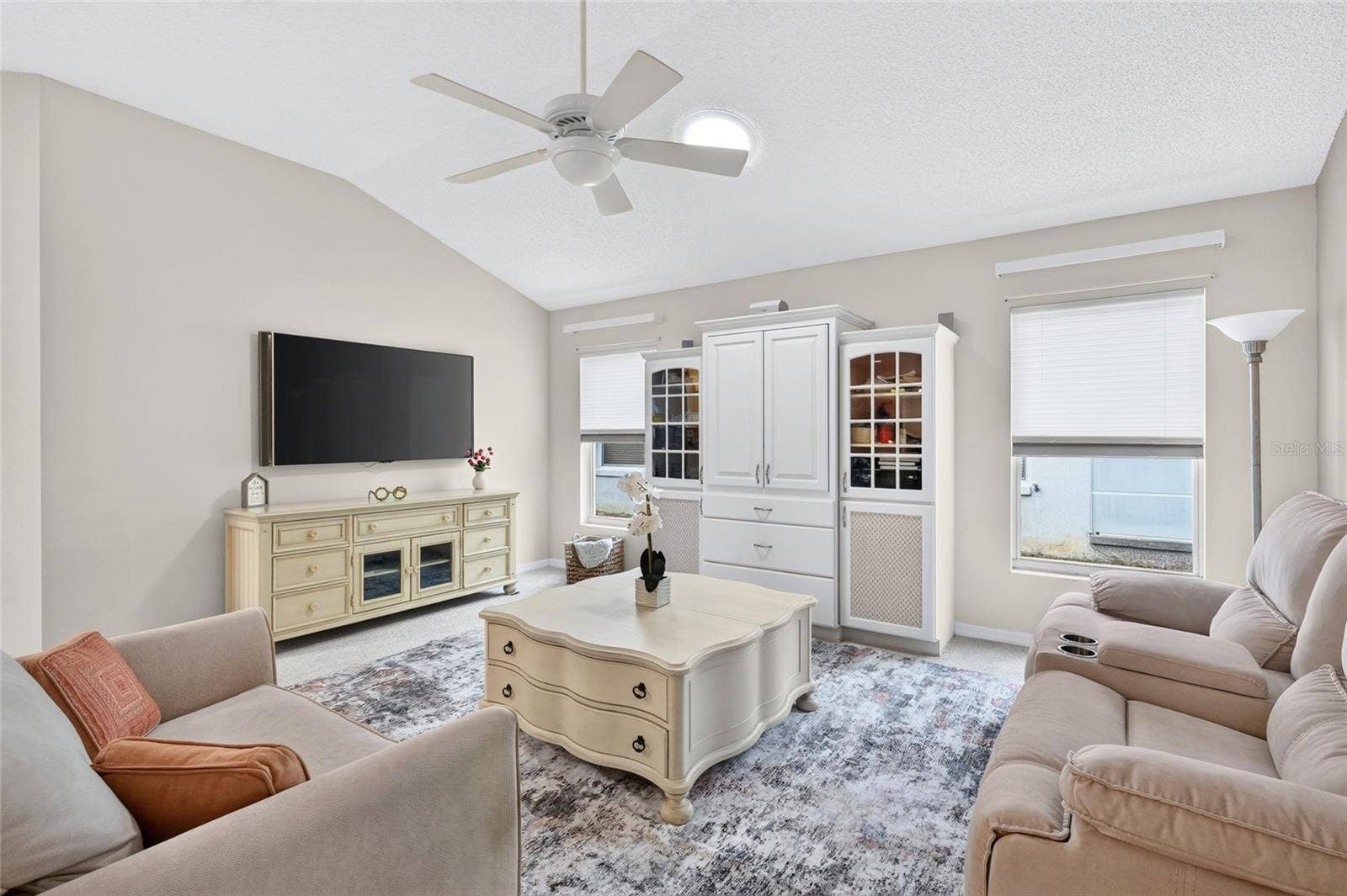 9245 SE 169TH BENTLEY STREET, The Villages, FL 32162 9245 SE 169TH BENTLEY STREET, The Villages, FL 32162