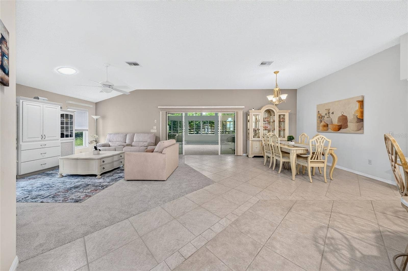 9245 SE 169TH BENTLEY STREET, The Villages, FL 32162 LIVING ROOM / DINING ROOM COMBO