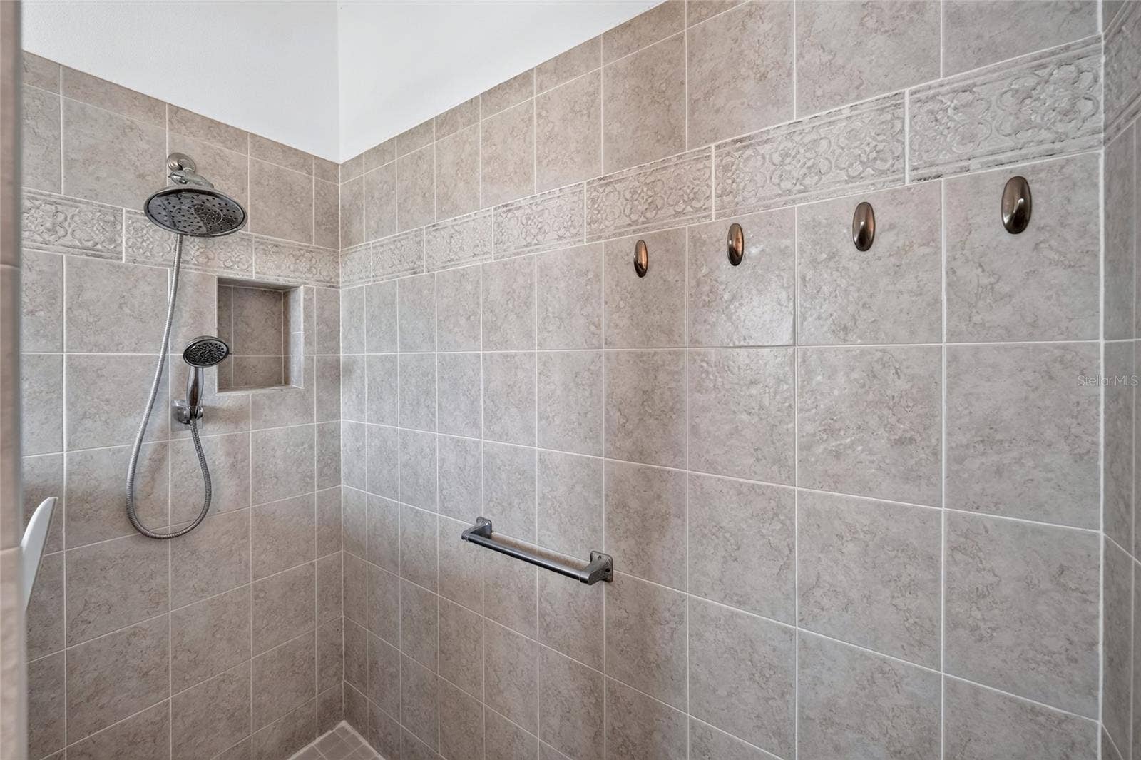 9245 SE 169TH BENTLEY STREET, The Villages, FL 32162 9245 SE 169TH BENTLEY STREET, The Villages, FL 32162