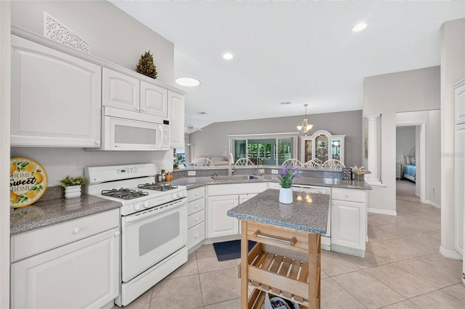 9245 SE 169TH BENTLEY STREET, The Villages, FL 32162 9245 SE 169TH BENTLEY STREET, The Villages, FL 32162