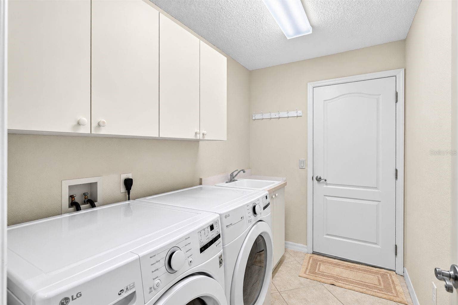 9245 SE 169TH BENTLEY STREET, The Villages, FL 32162 9245 SE 169TH BENTLEY STREET, The Villages, FL 32162