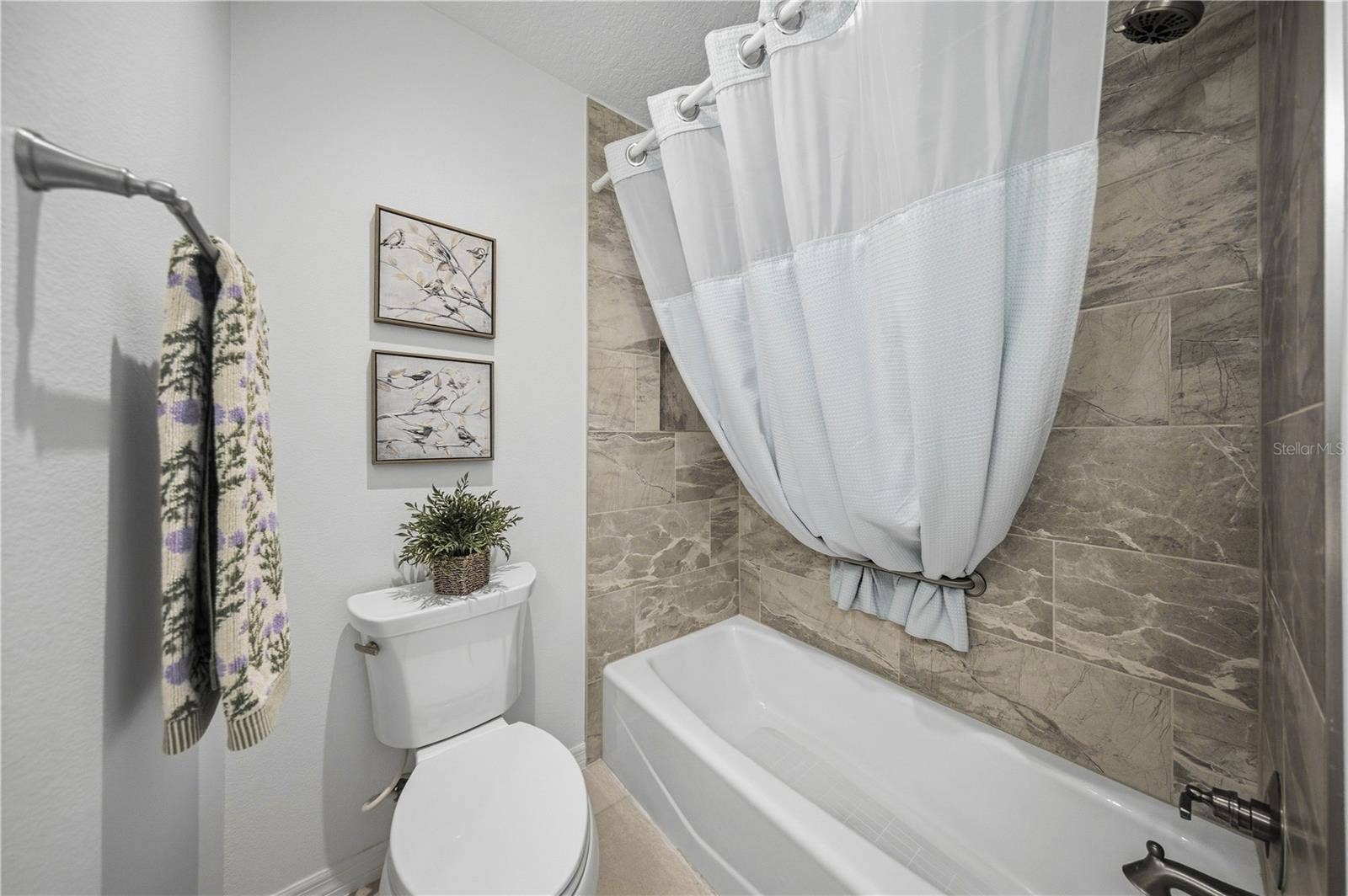2505 DREW CIRCLE, The Villages, FL 32163 Guest Bathroom
