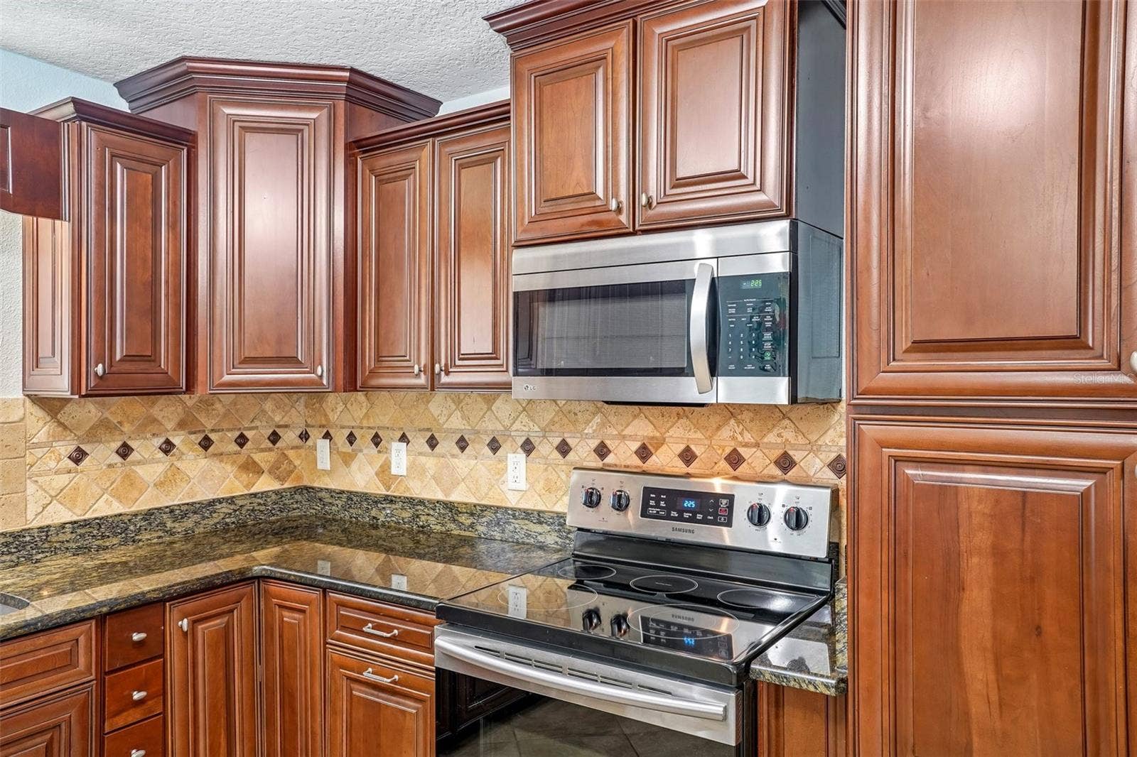 101 W LEMON STREET, Lady Lake, FL 32159 101 W LEMON STREET, Lady Lake, FL 32159