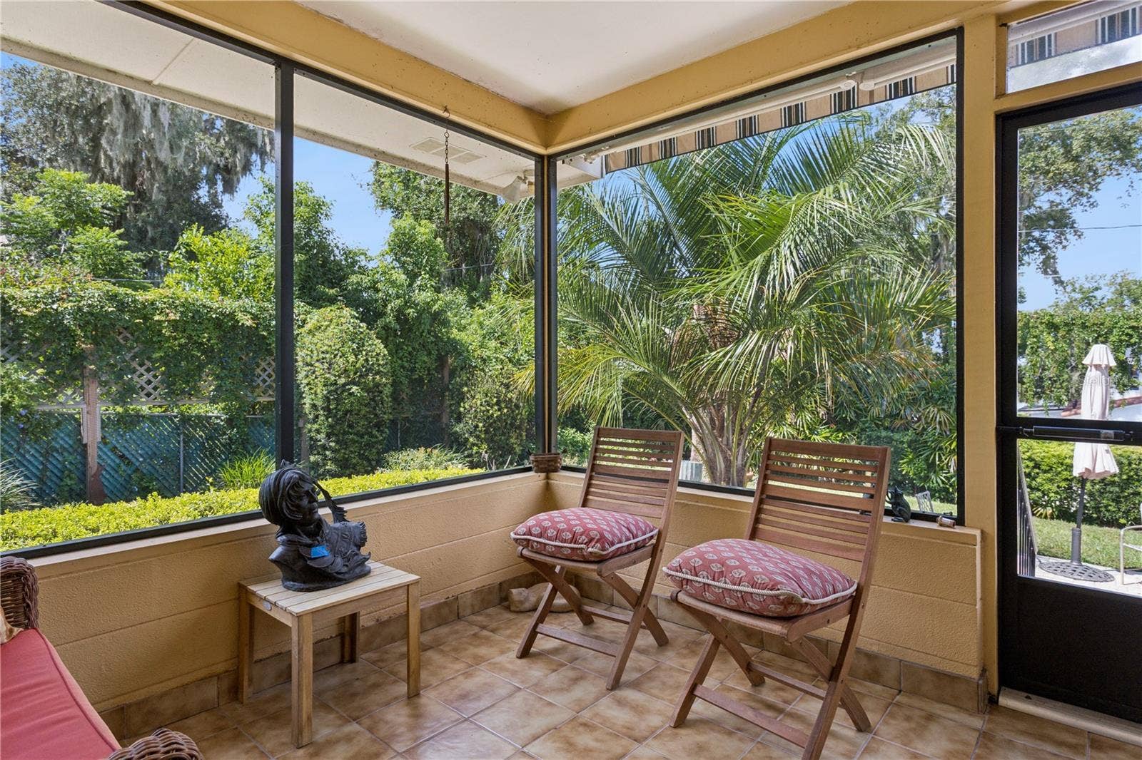 1325 OVERLOOK DRIVE, Mount Dora, FL 32757 Florida room off the family room with new screens and a sunsetter awning