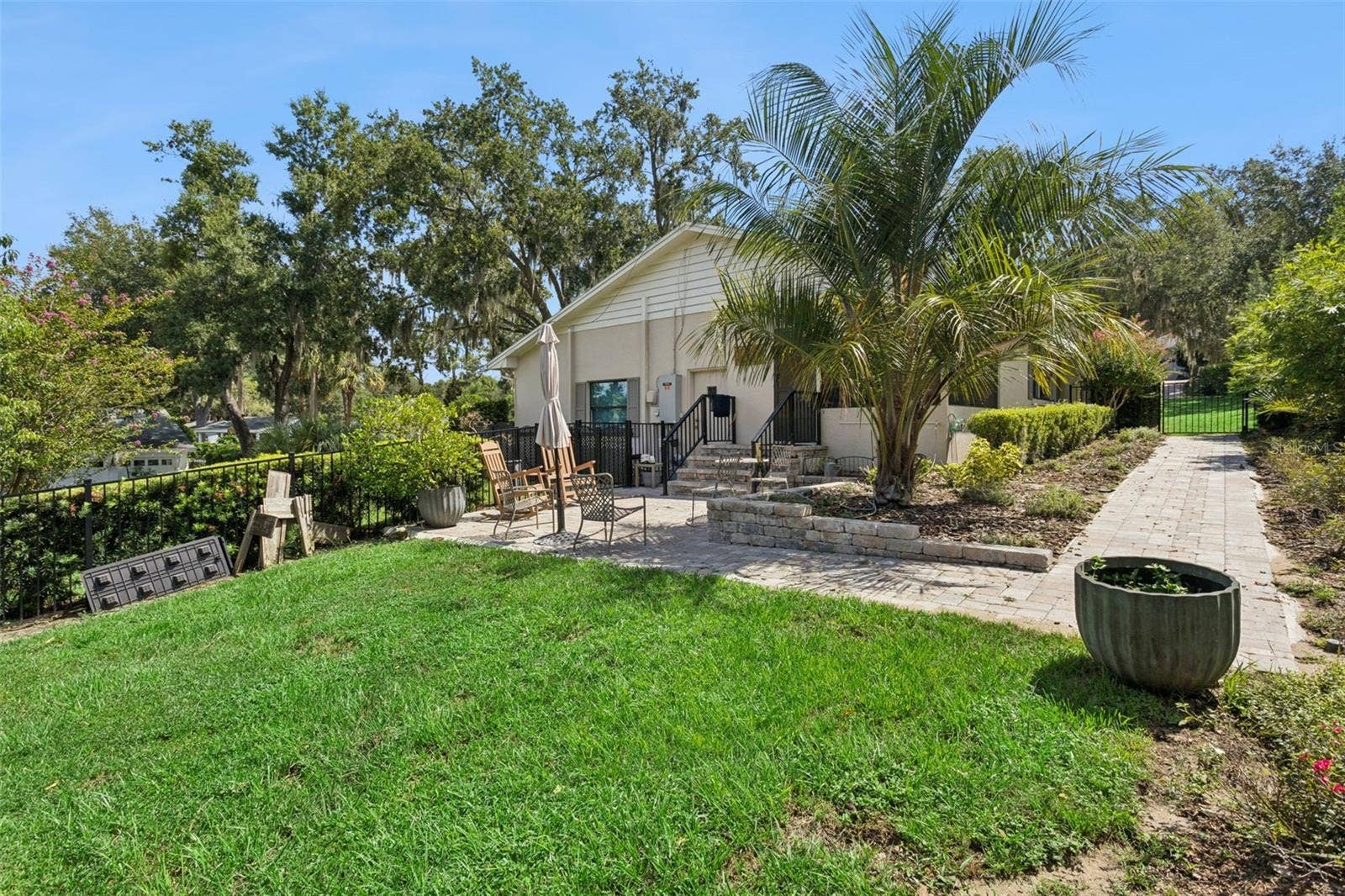 1325 OVERLOOK DRIVE, Mount Dora, FL 32757 Back yard