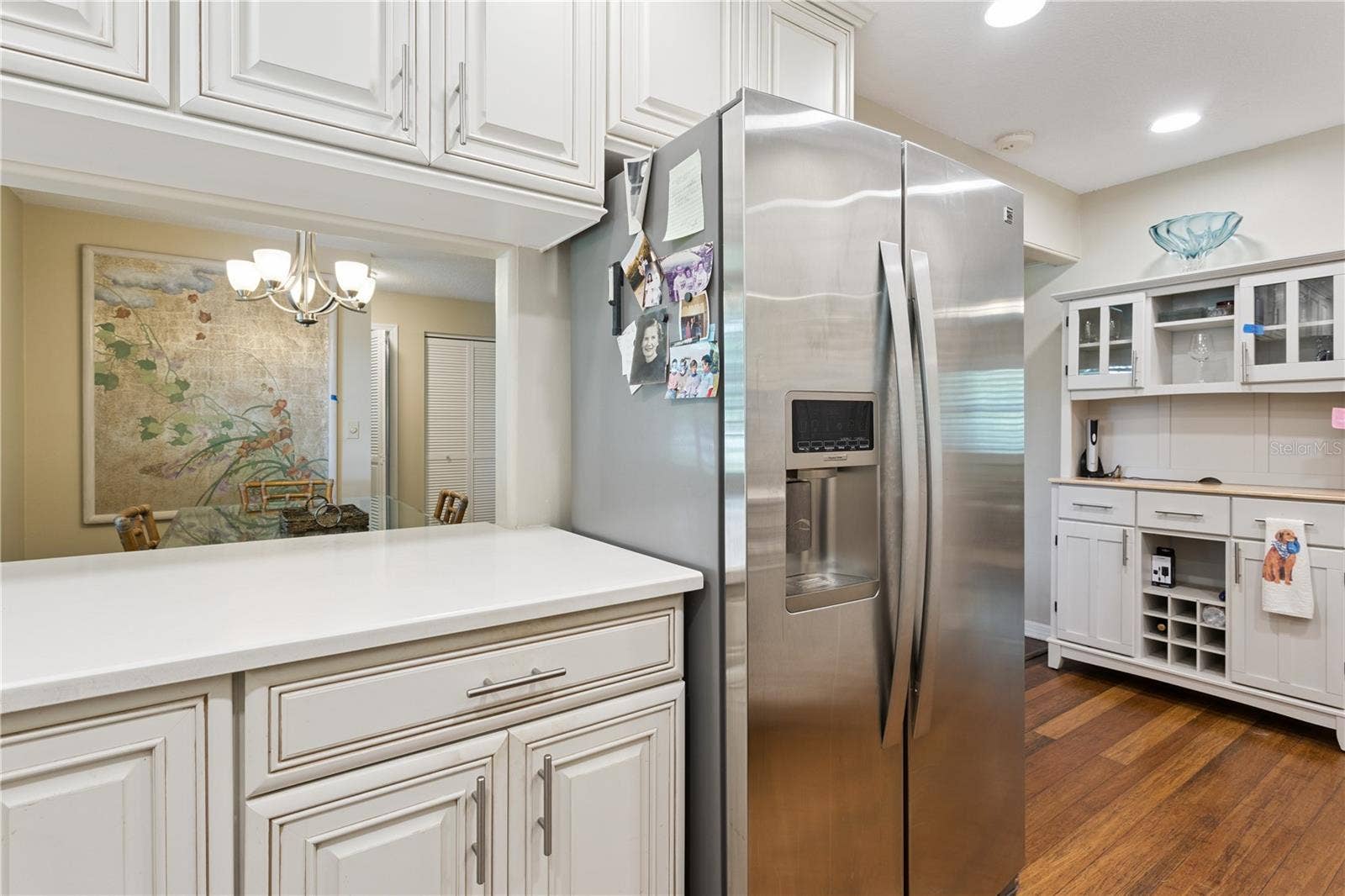 1325 OVERLOOK DRIVE, Mount Dora, FL 32757 Pass through to the dining area from the kitchen.