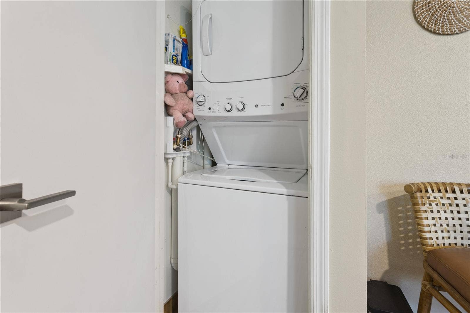 1325 OVERLOOK DRIVE, Mount Dora, FL 32757 Laundry closet
