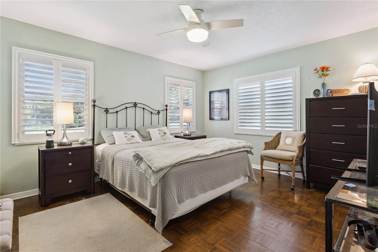1325 OVERLOOK DRIVE, Mount Dora, FL 32757 Guest bedroom with walk-in closet