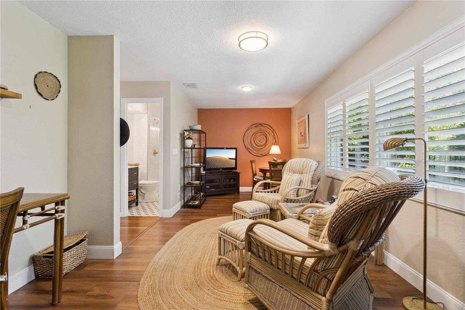 1325 OVERLOOK DRIVE, Mount Dora, FL 32757 Family room just off the kitchen