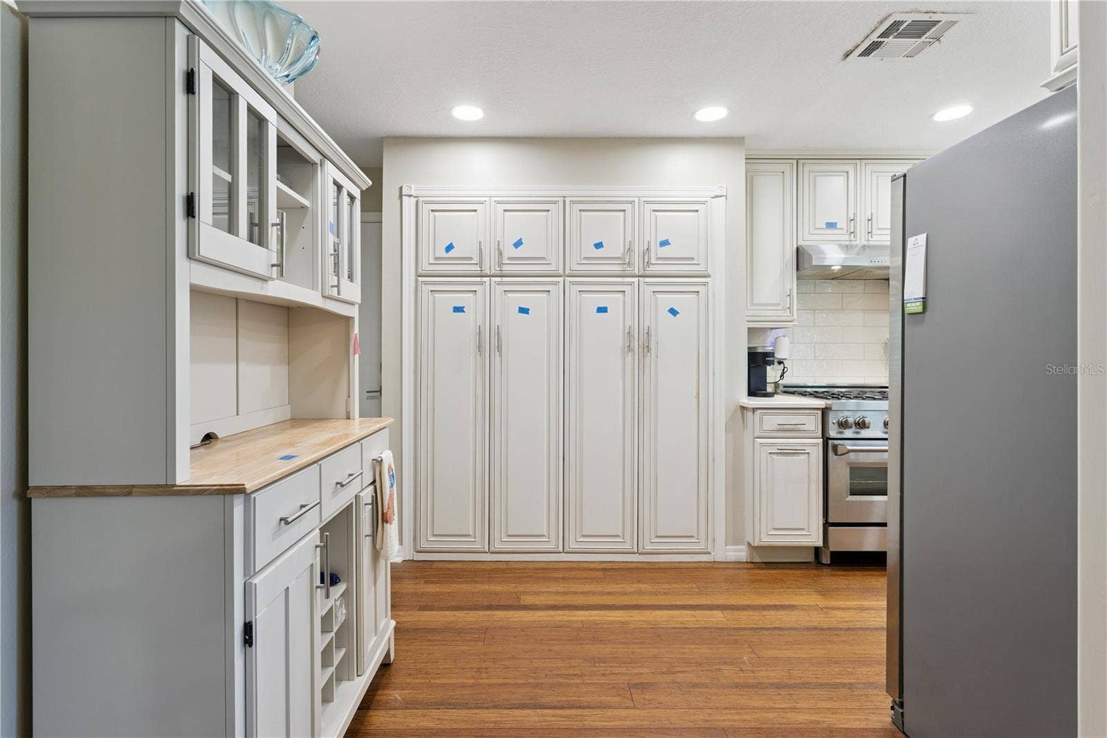 1325 OVERLOOK DRIVE, Mount Dora, FL 32757 Built in pantry with roll out shelves
