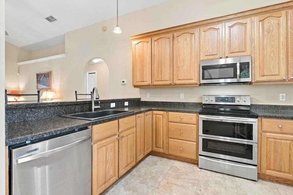 81 GOLFVIEW CIRCLE, Umatilla, FL 32784 Pleasant Kitchen Space