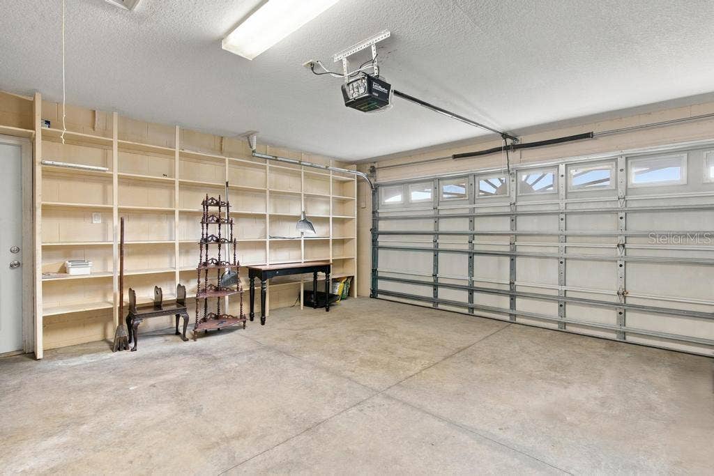 81 GOLFVIEW CIRCLE, Umatilla, FL 32784 Spacious 2 Car Garage