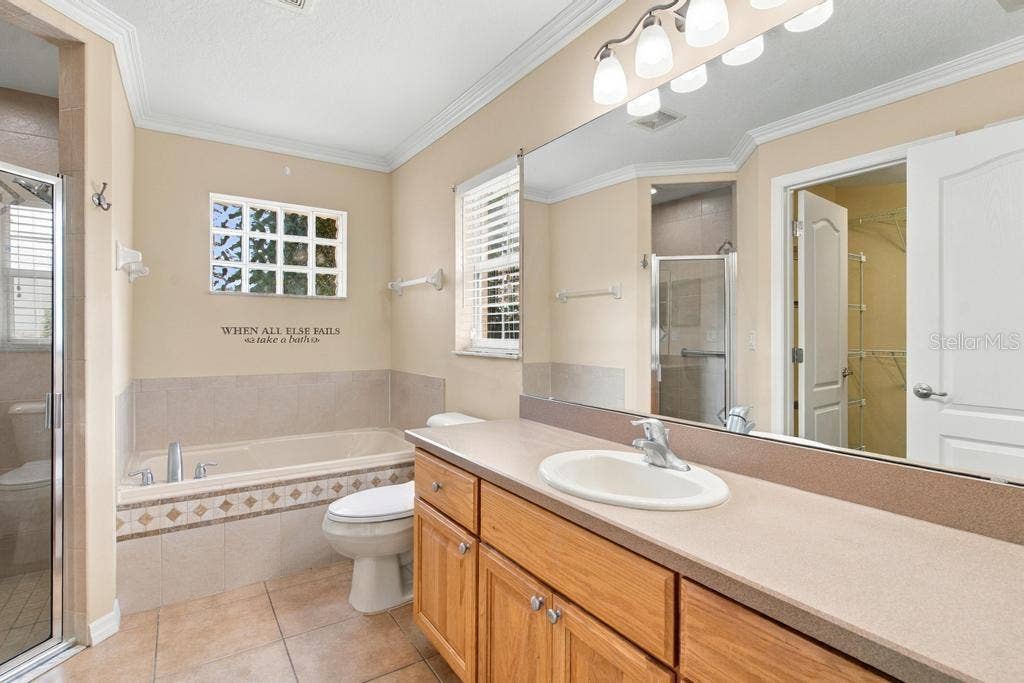 81 GOLFVIEW CIRCLE, Umatilla, FL 32784 Primary Bath 1