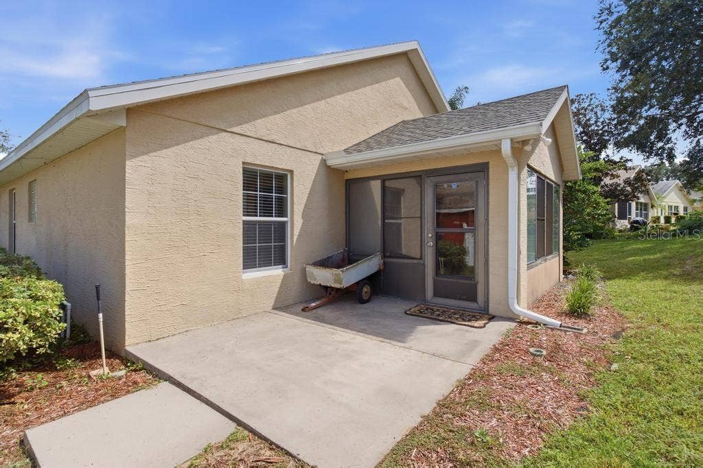 81 GOLFVIEW CIRCLE, Umatilla, FL 32784 Patio Space too!