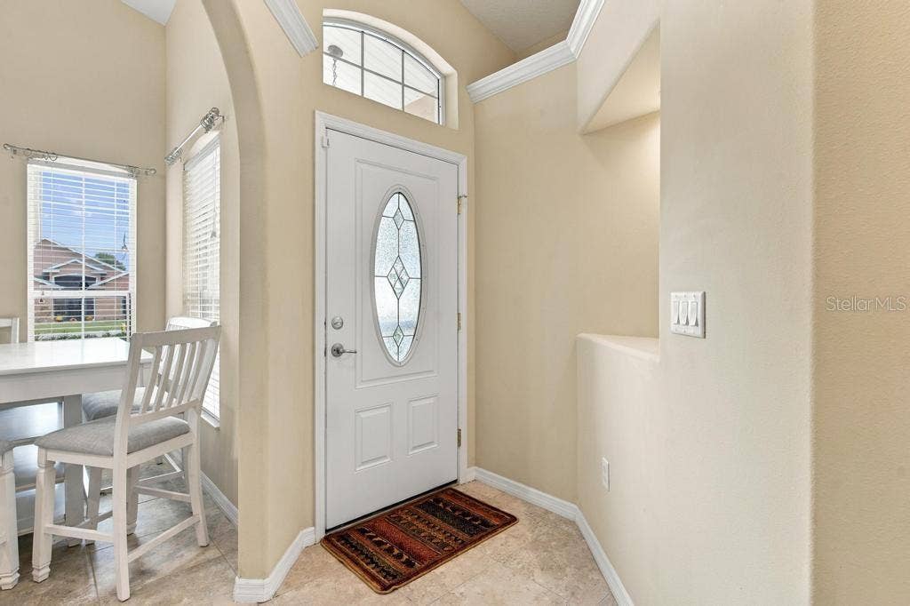81 GOLFVIEW CIRCLE, Umatilla, FL 32784 Foyer