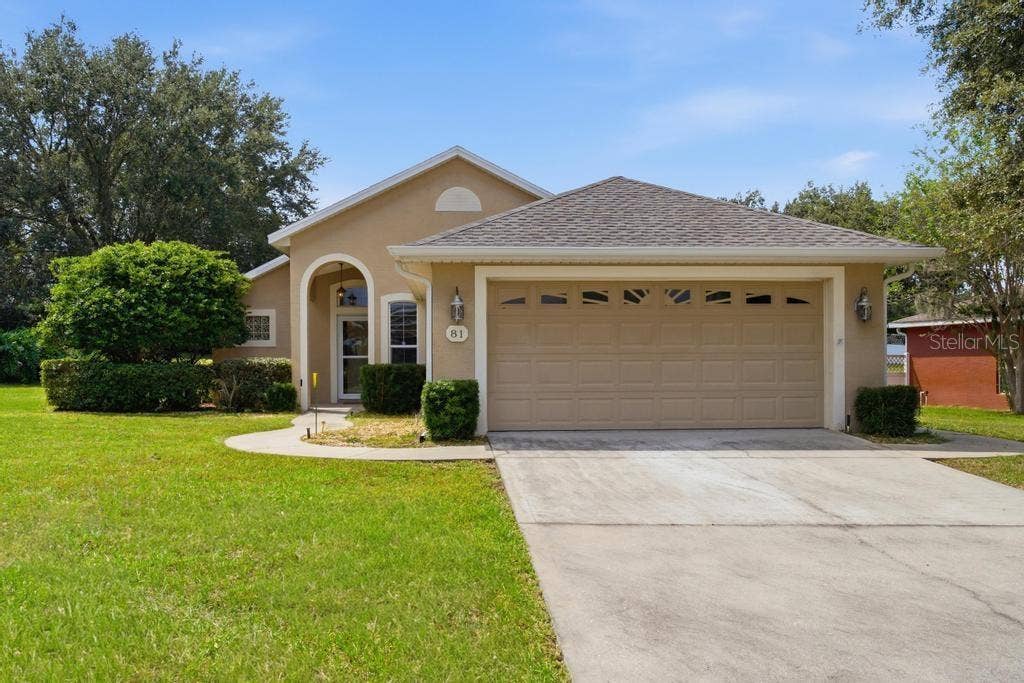 81 GOLFVIEW CIRCLE, Umatilla, FL 32784 Plenty of driveway space