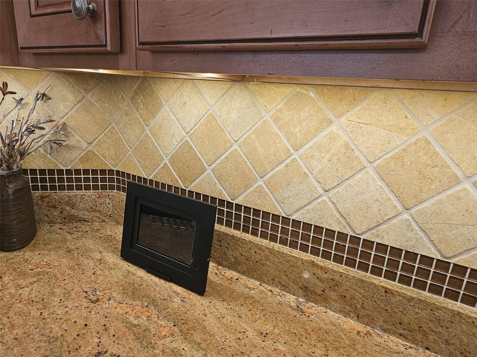 2269 KINCORD COURT, The Villages, FL 32162 Kitchen counter and backsplash