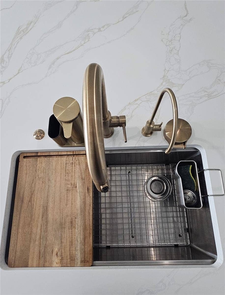 6175 SHAVASANA RD ROAD, Clermont, FL 34714 Upgraded kitchen sink and faucet