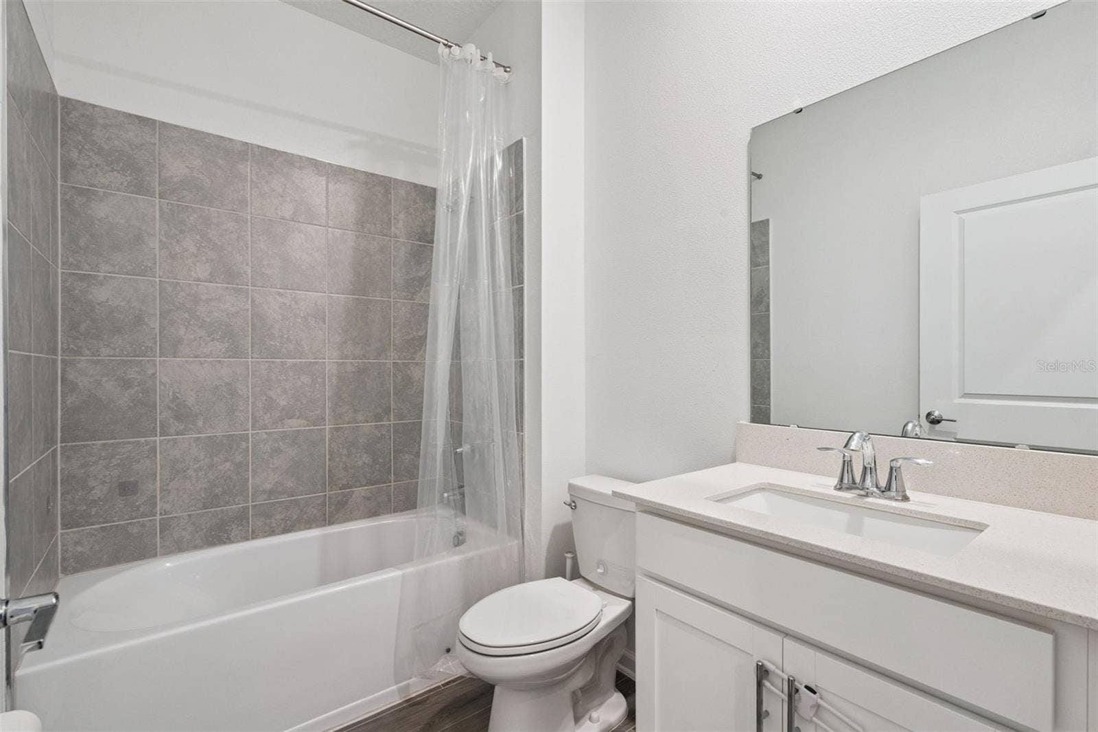 6175 SHAVASANA RD ROAD, Clermont, FL 34714 Full bathroom