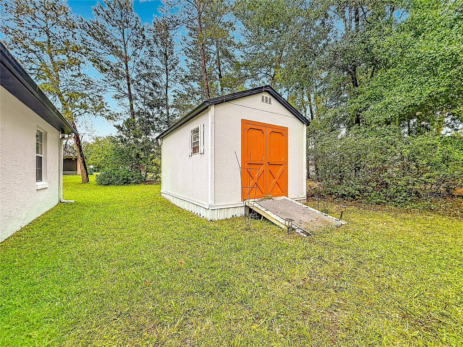 Shed with electricity
