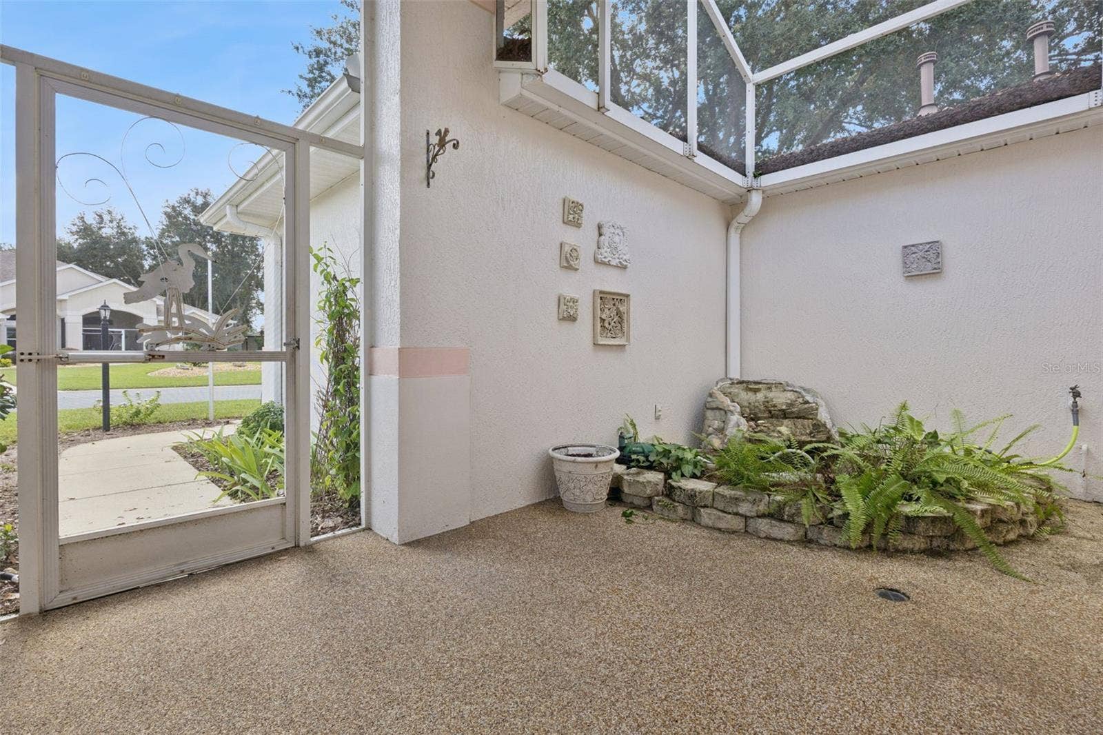4636 GLEN COE STREET, Leesburg, FL 34748 Front courtyard