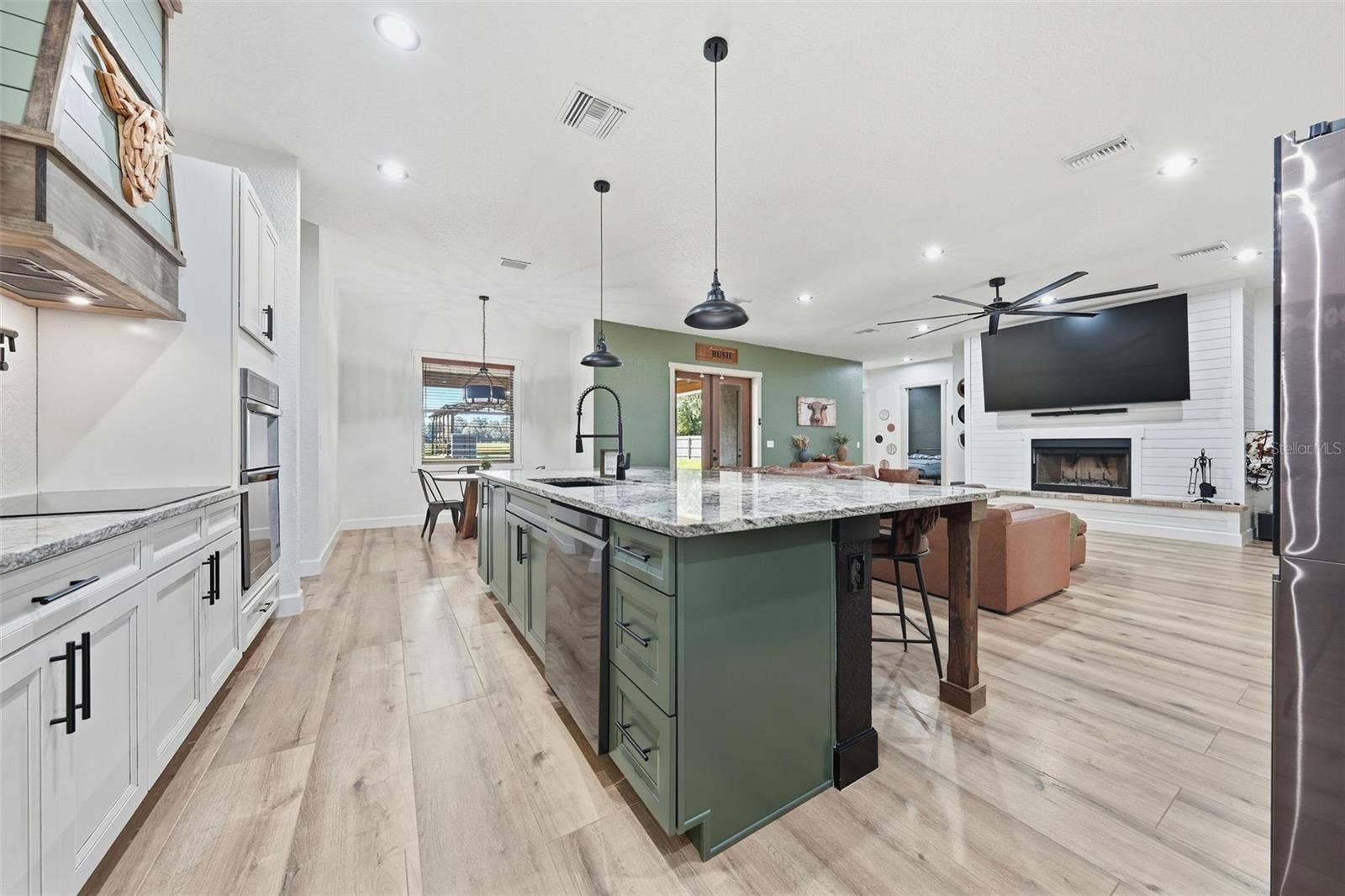 19106 CLAYTON TRAIL, Altoona, FL 32702 19106 CLAYTON TRAIL, Altoona, FL 32702