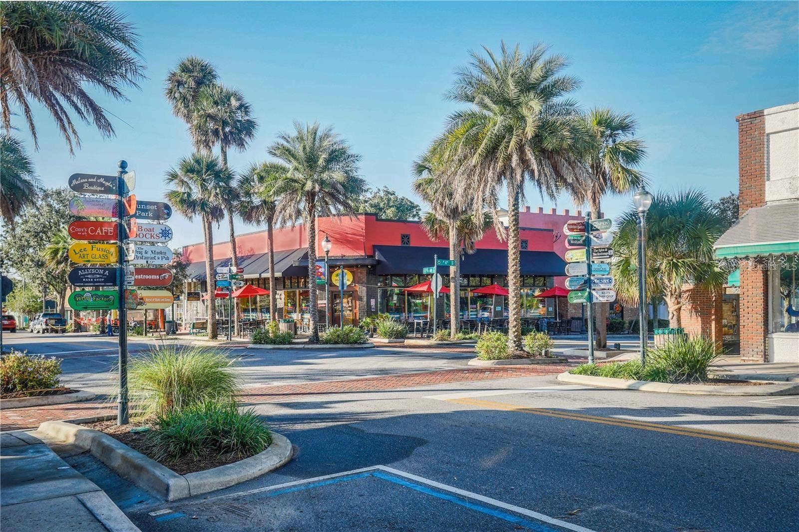 Quaint Mount Dora Shopping and Dining