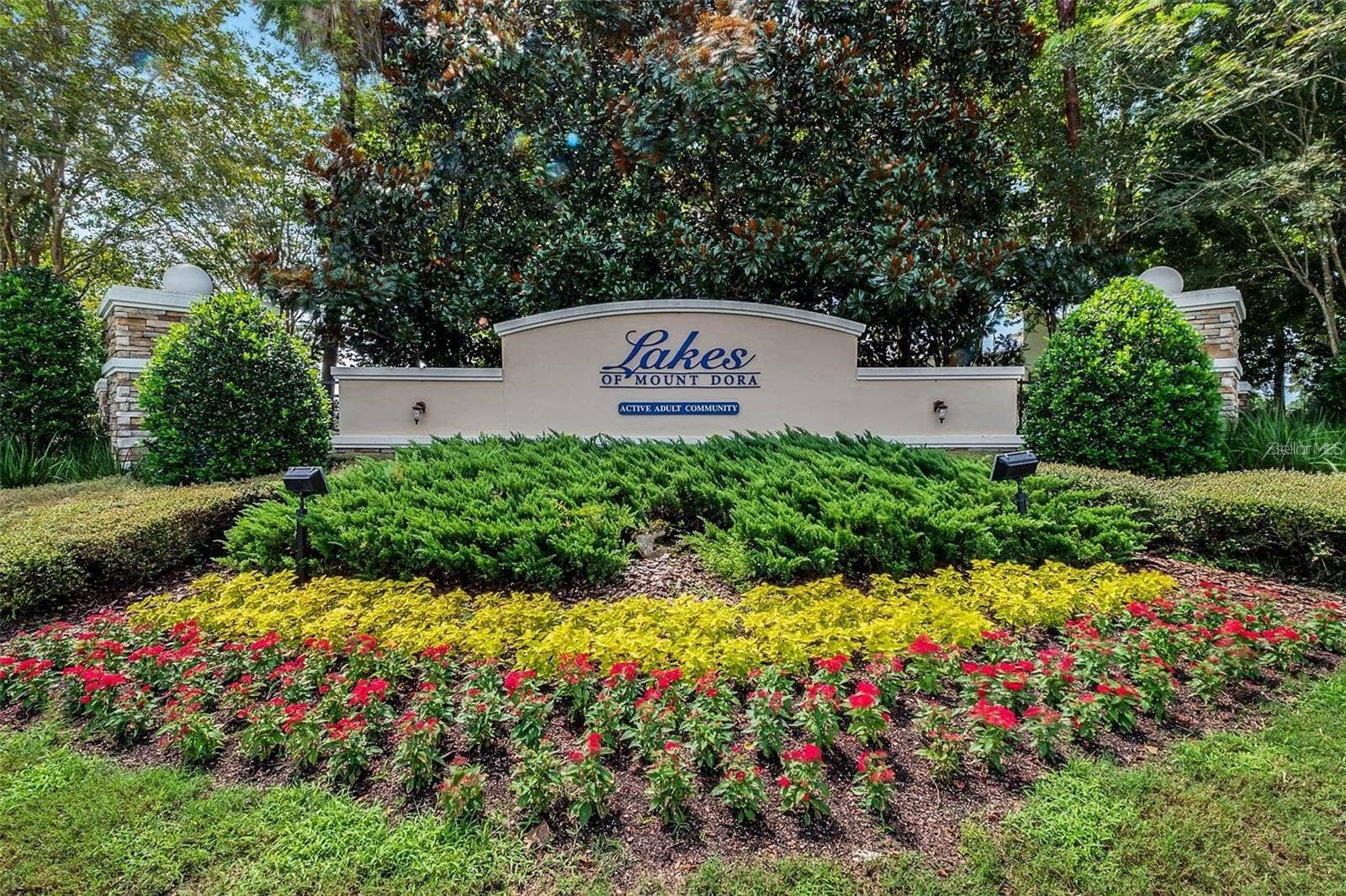 Lakes of Mount Dora Community sign.