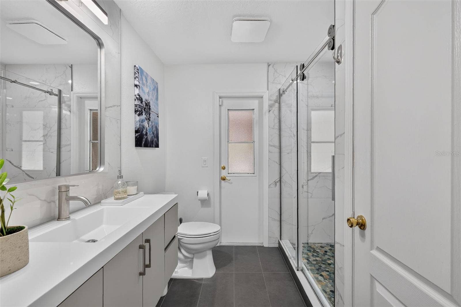 11340 PRESTON COVE RD, Clermont, FL 34711 Second bath with access to pool.