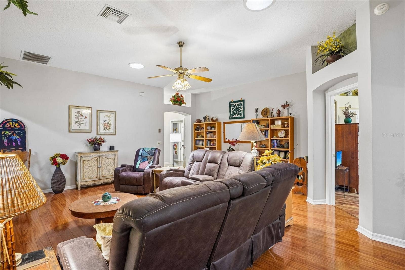 460 LOMA PASEO DRIVE, The Villages, FL 32159 Living Room