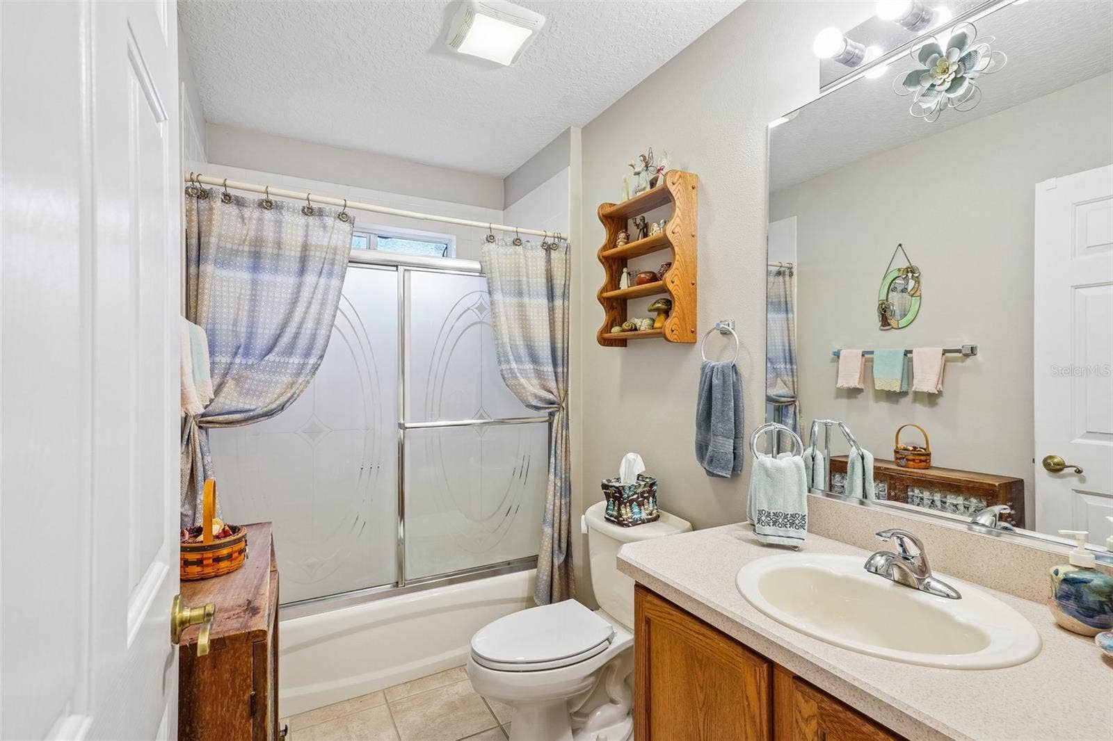 460 LOMA PASEO DRIVE, The Villages, FL 32159 Guest Bathroom