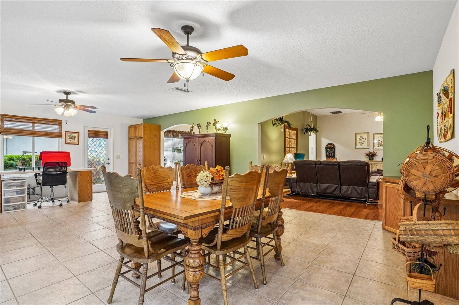 460 LOMA PASEO DRIVE, The Villages, FL 32159 Bonus/Florida Room