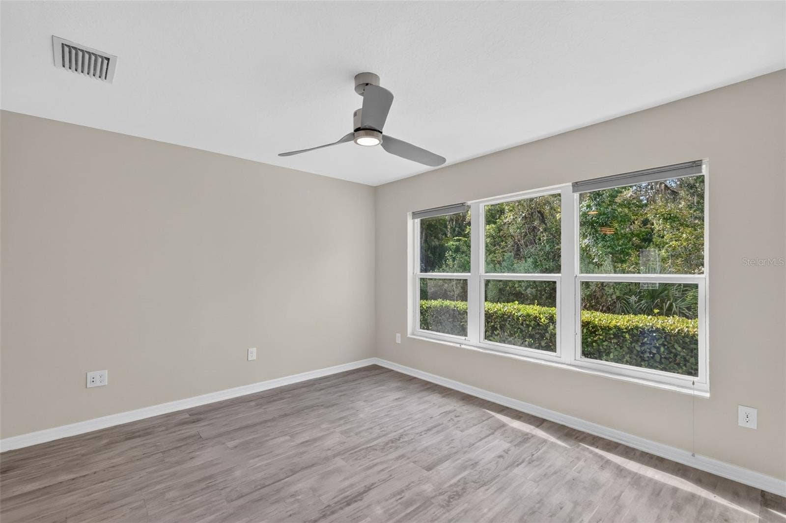 3254 ZIPPERER WAY, The Villages, FL 32163 Florida Room with PRESERVE VIEWS