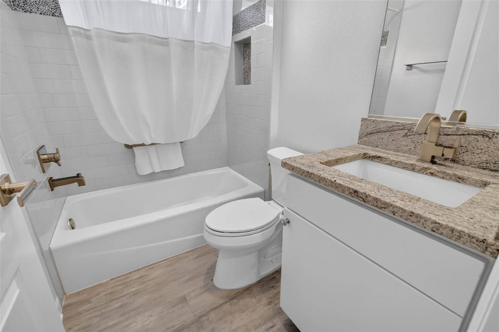 3254 ZIPPERER WAY, The Villages, FL 32163 Second Bathroom