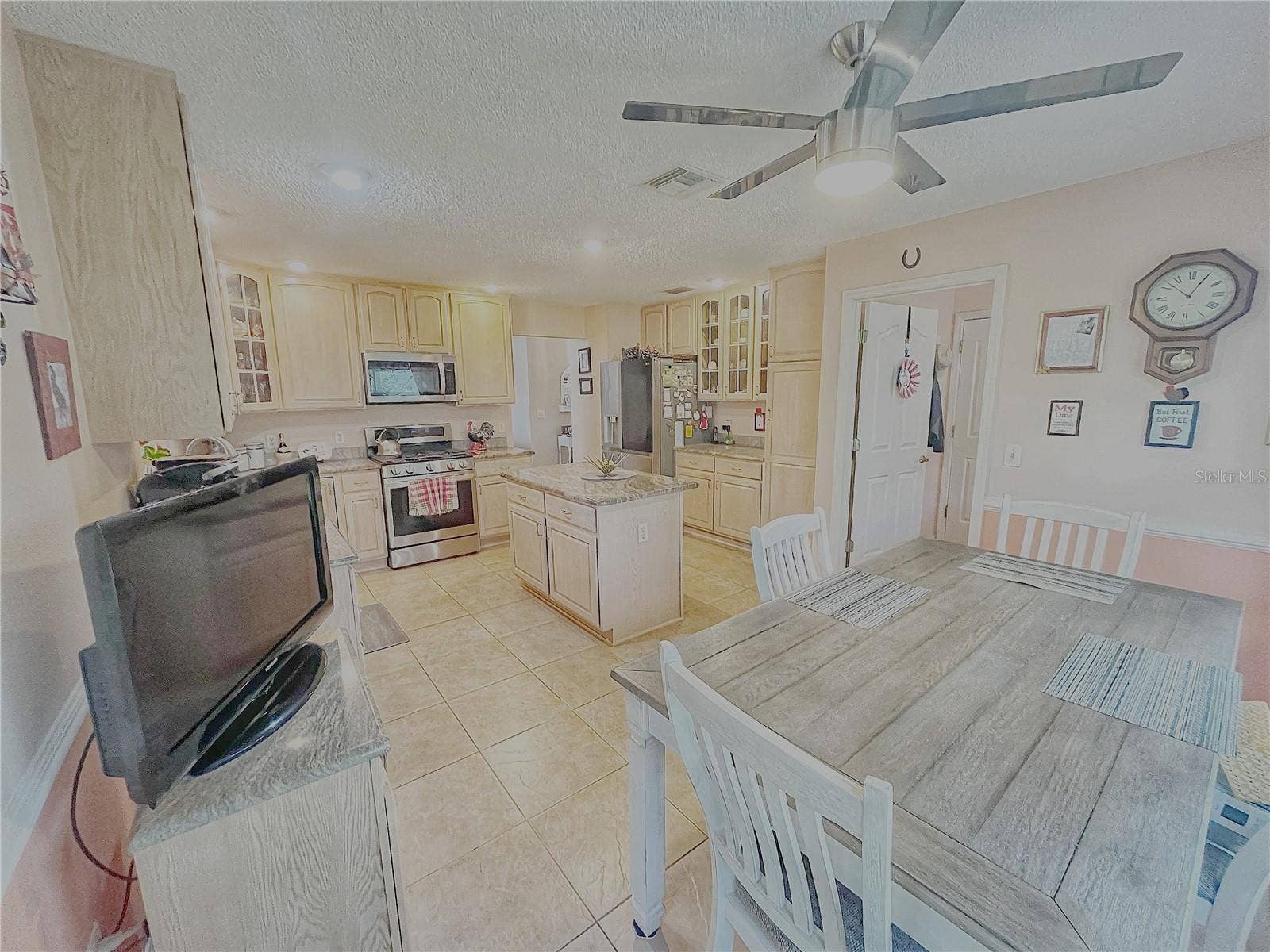 3209 HAMPTON LANE, The Villages, FL 32162 3209 HAMPTON LANE, The Villages, FL 32162