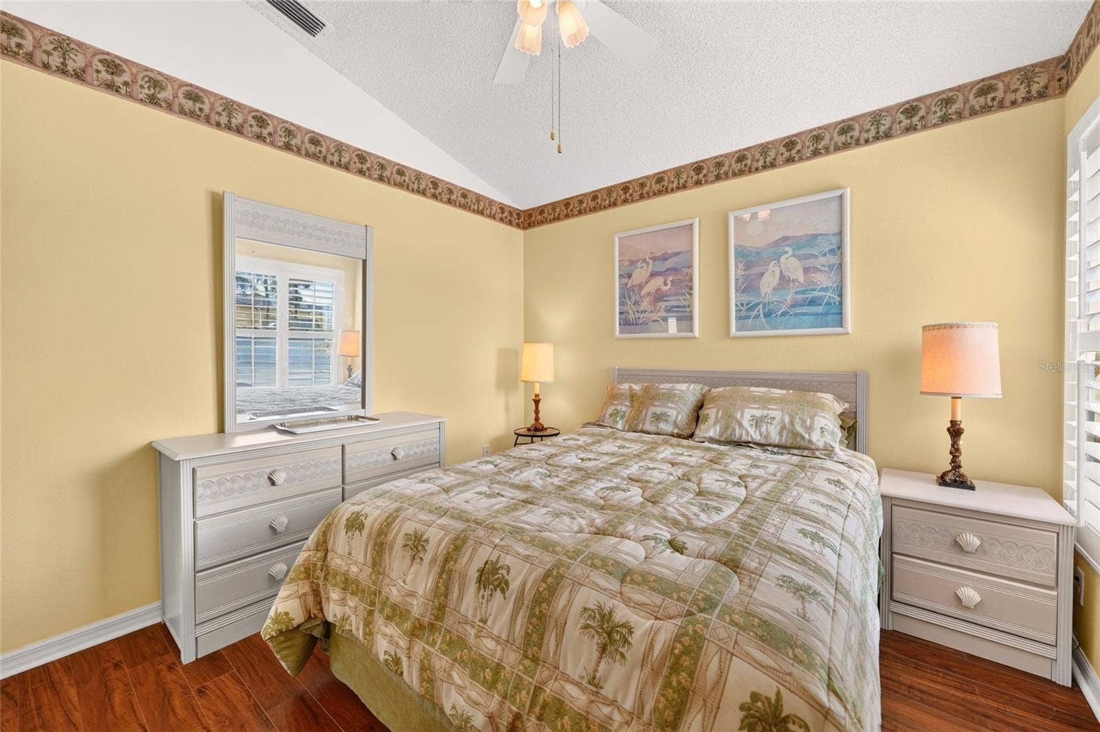 Guest bedroom