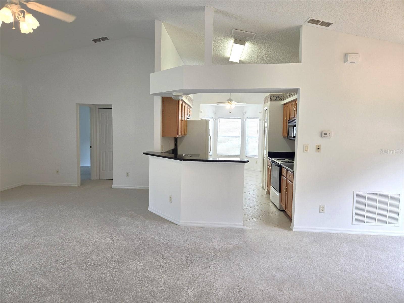 Breakfast Bar & Kitchen