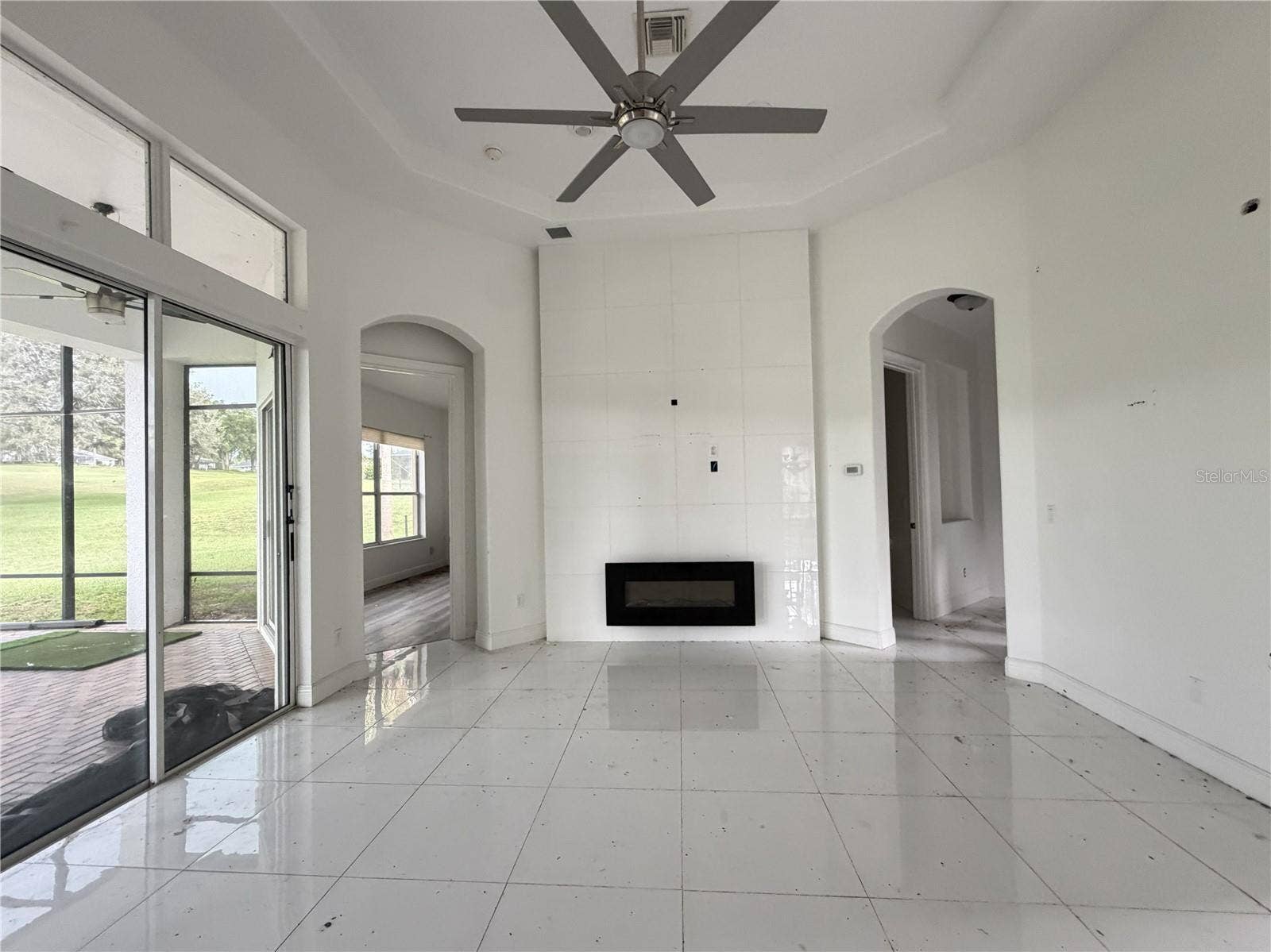 39539 HARBOR HILLS BOULEVARD, Lady Lake, FL 32159 Great room with high ceiling, ceiling fan, and electric fireplace.