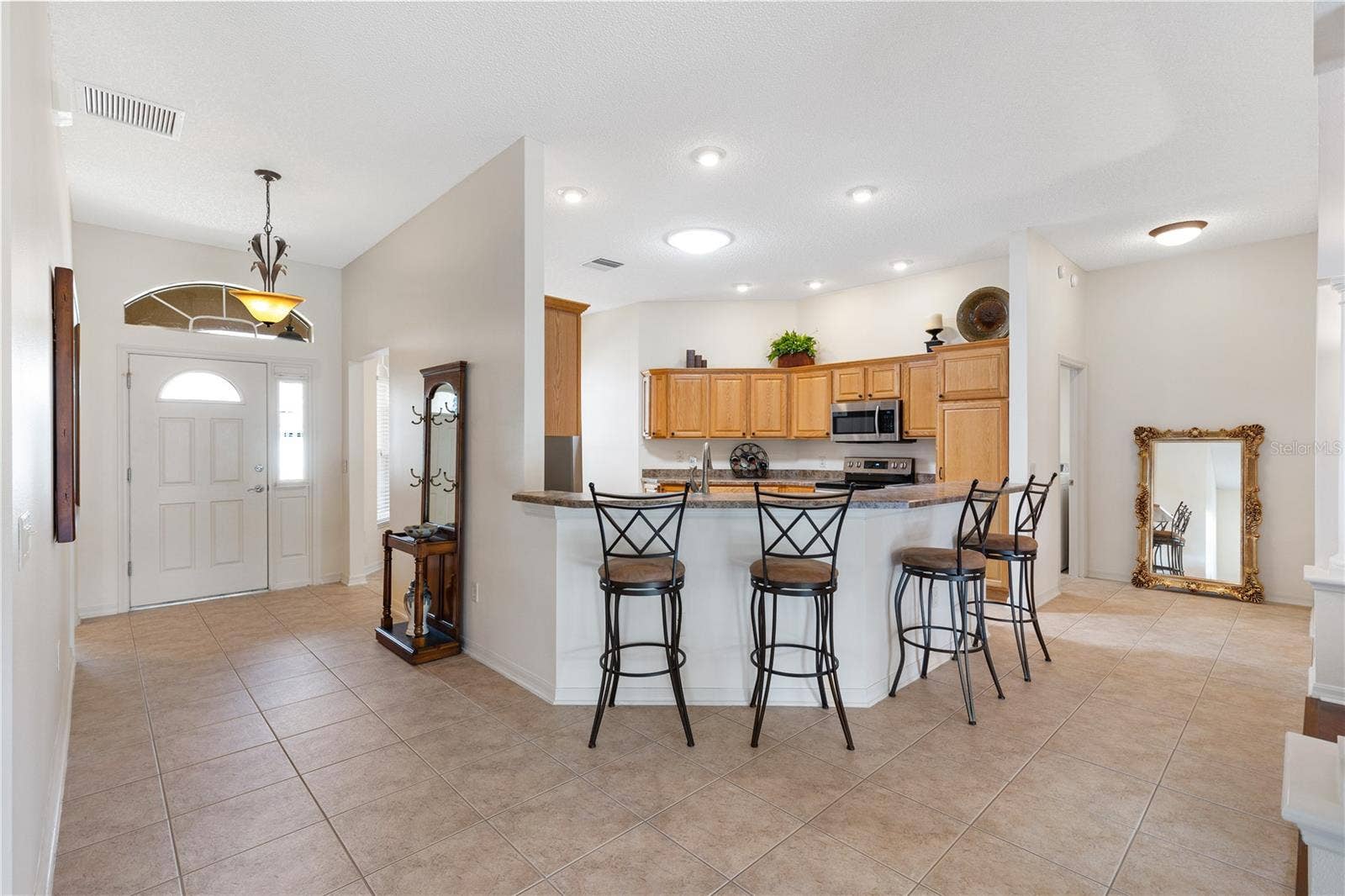 FOYER / KITCHEN VIEW