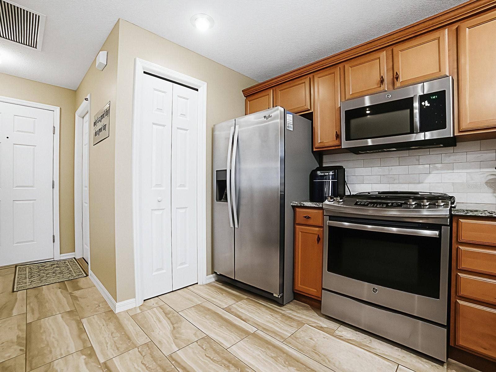 1530 BARNWELL PLACE, The Villages, FL 32162 Stainless steel appliances
