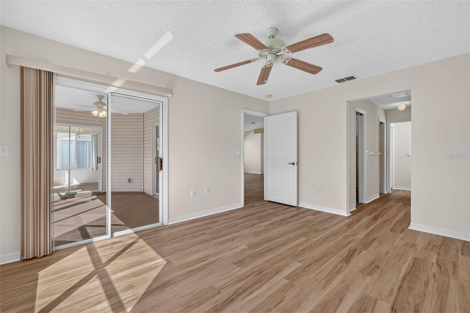 752 OLD OAKS LANE, Leesburg, FL 34748