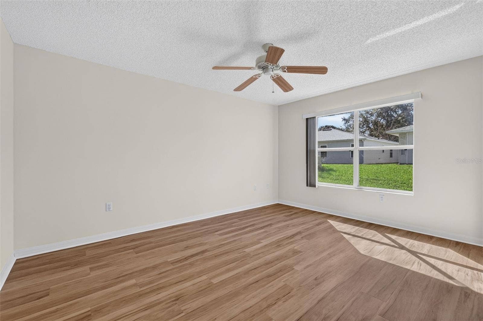 752 OLD OAKS LANE, Leesburg, FL 34748