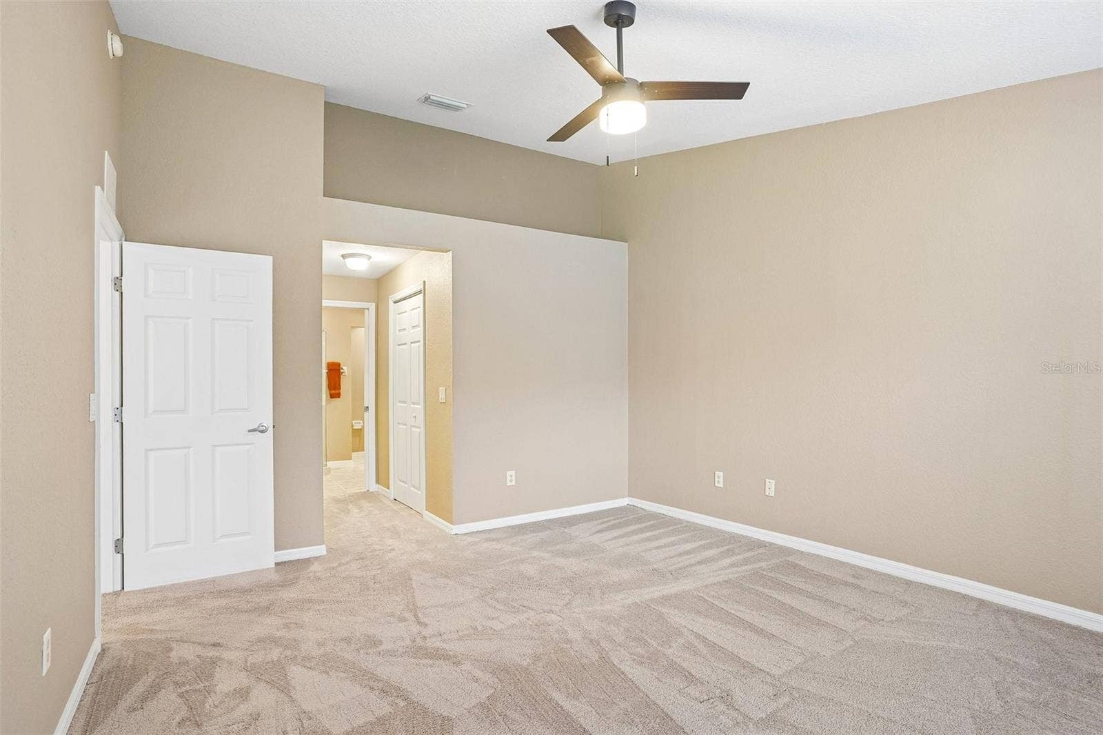 10150 MAINSAIL DRIVE, Oxford, FL 34484