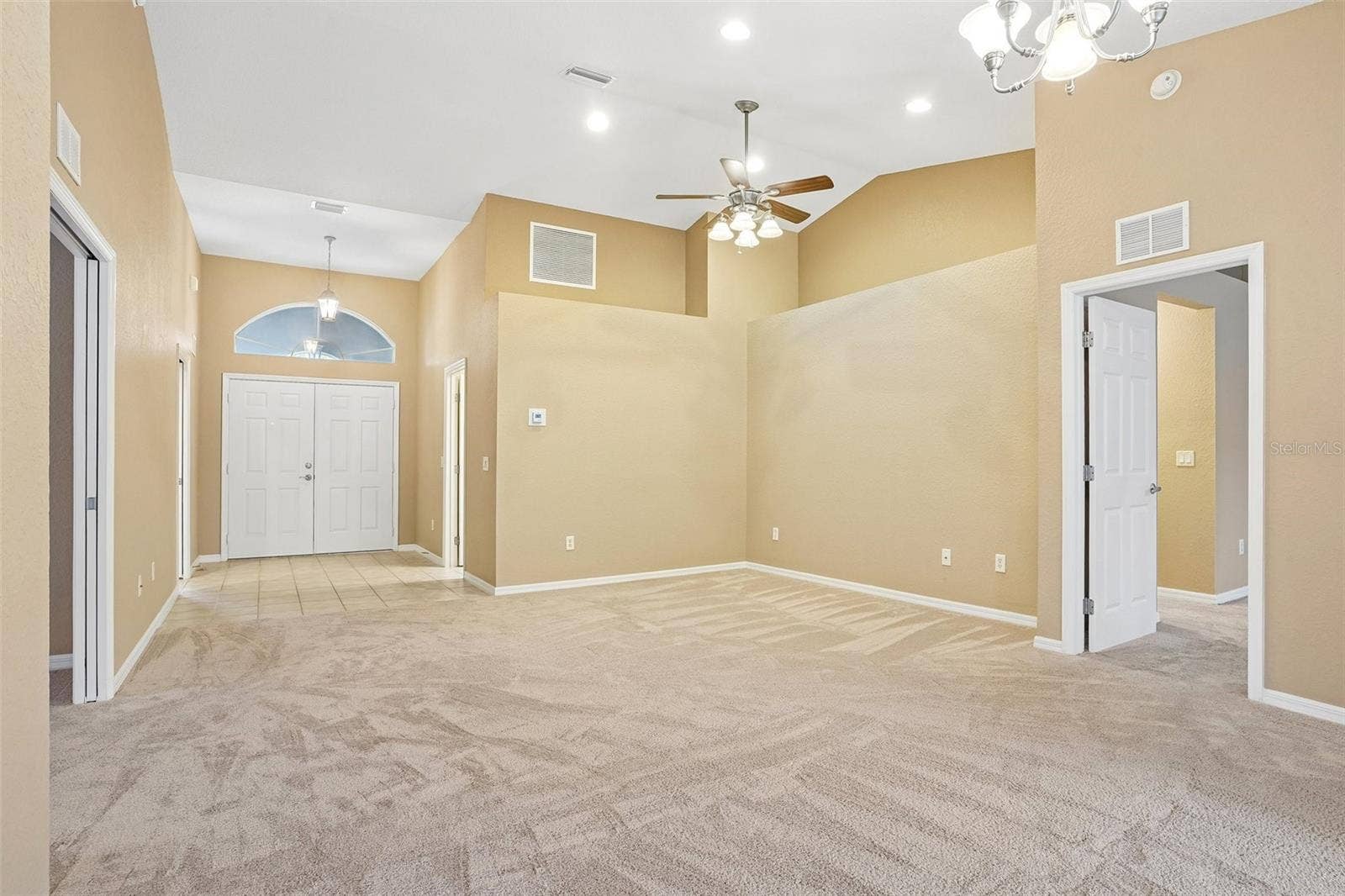 10150 MAINSAIL DRIVE, Oxford, FL 34484