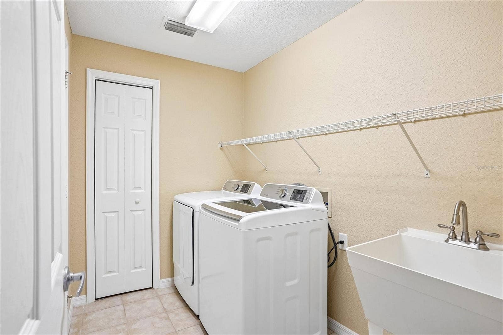 10150 MAINSAIL DRIVE, Oxford, FL 34484